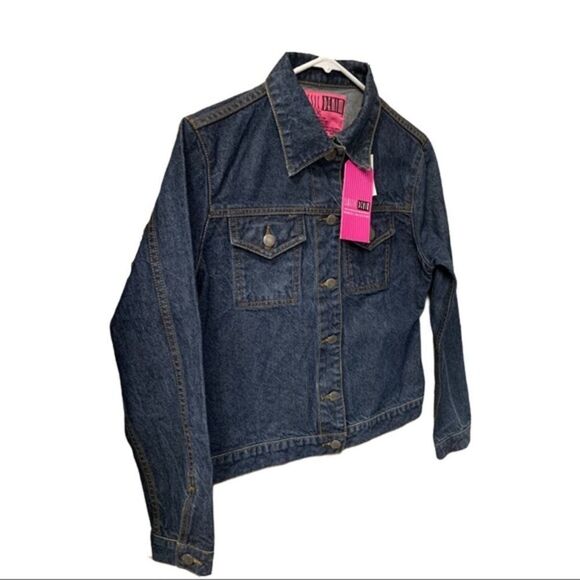 PRICE FIRM! $35 Women's Classic Denim Jacket - Picture 4 of 10